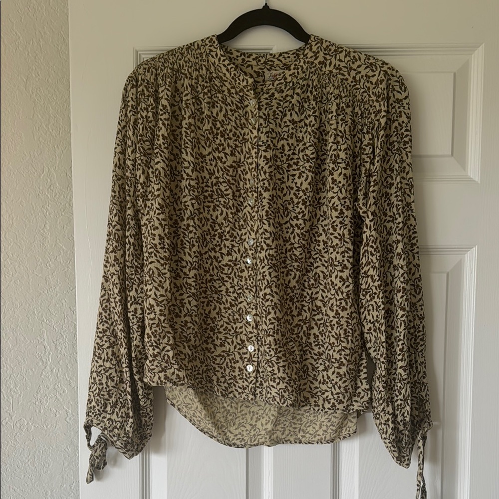 Women's Black and Cream Patterned Top
